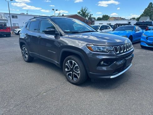 Used 2024 Jeep Compass Limited w/ Sun and Sound Group AWD/4WD image 3