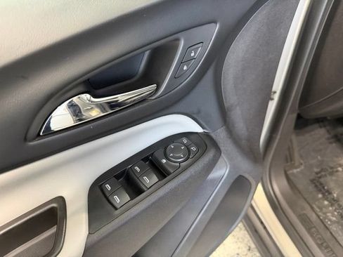 Used 2018 Chevrolet Equinox LT FWD image 9