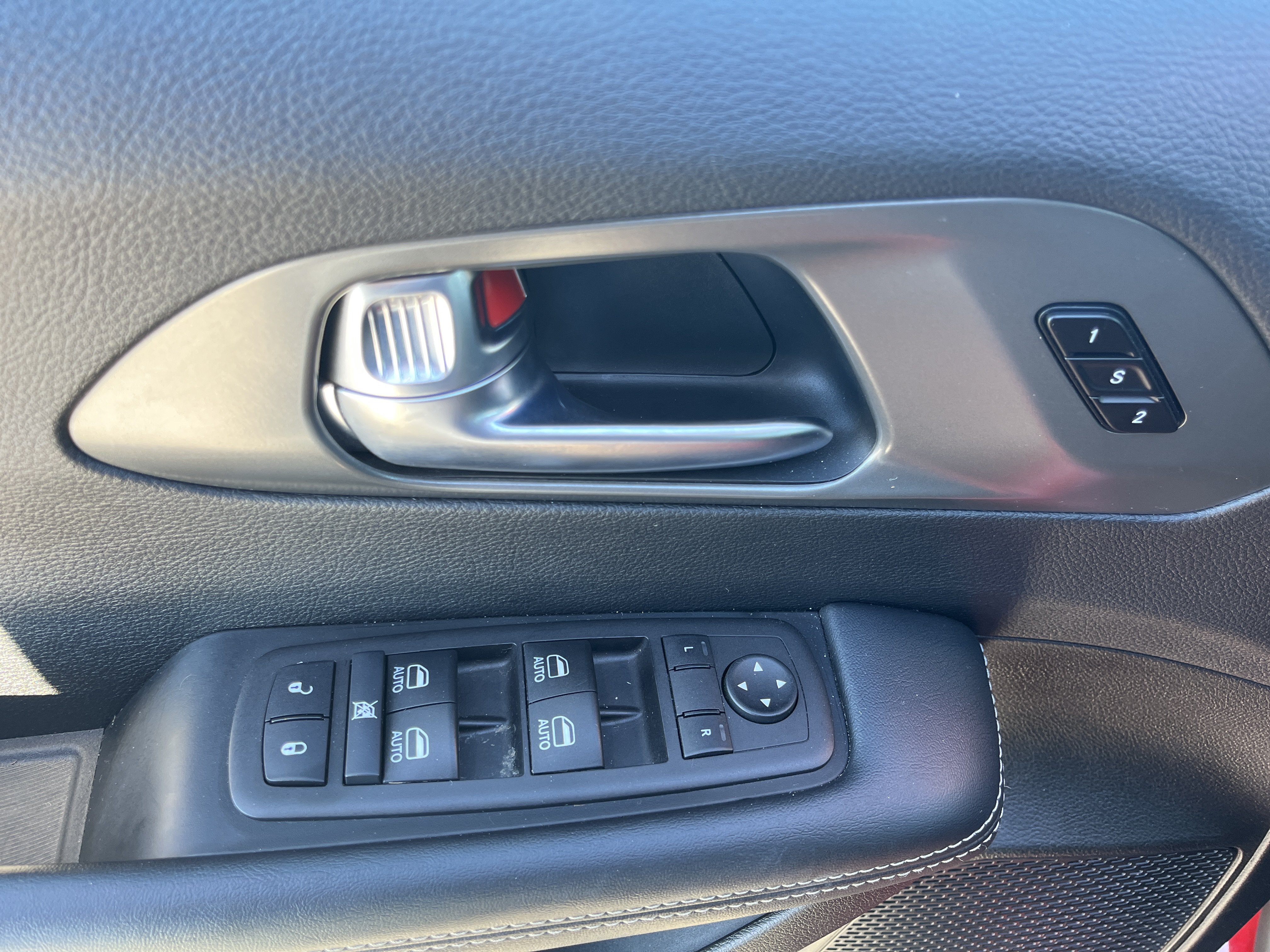 Used 2025 Chrysler Pacifica Select FWD image 17