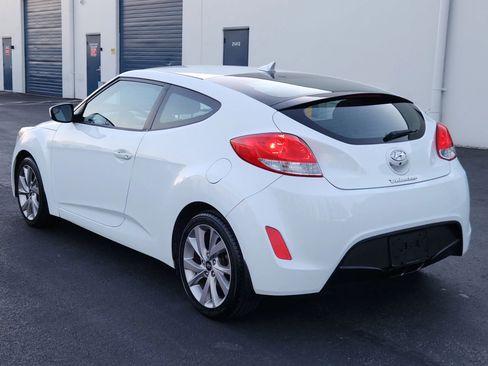 Used 2016 Hyundai Veloster image 3