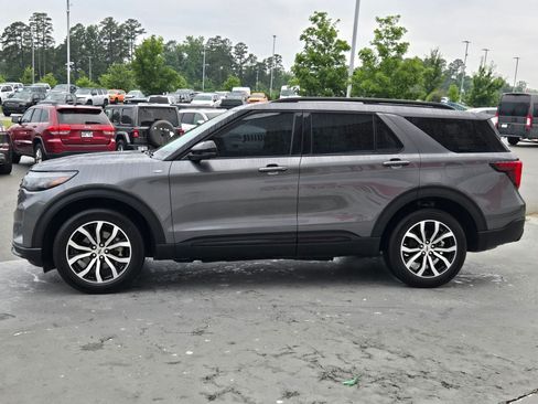 Used 2025 Ford Explorer ST-Line AWD/4WD image 4