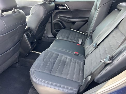 Used 2023 Mitsubishi Outlander SE AWD/4WD image 17