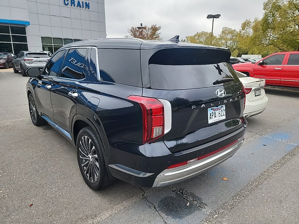 Used 2023 Hyundai Palisade Calligraphy FWD image 3