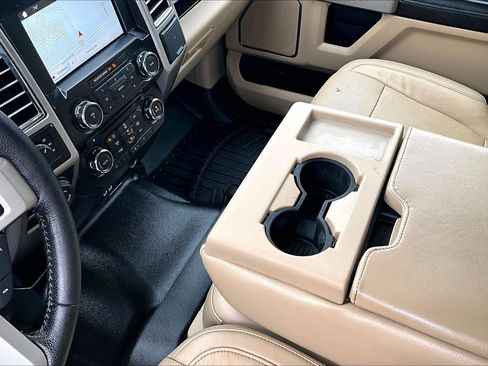 Used 2016 Ford F150 Lariat w/ Trailer Tow Package image 19