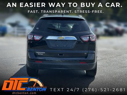 Used 2017 Chevrolet Traverse LT w/ Style and Technology Package FWD image 5