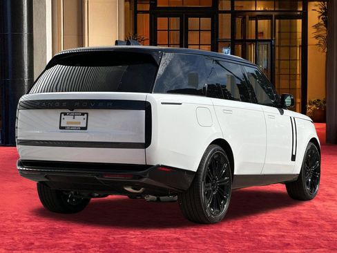 New 2026 Land Rover Range Rover Long Wheelbase SE image 9