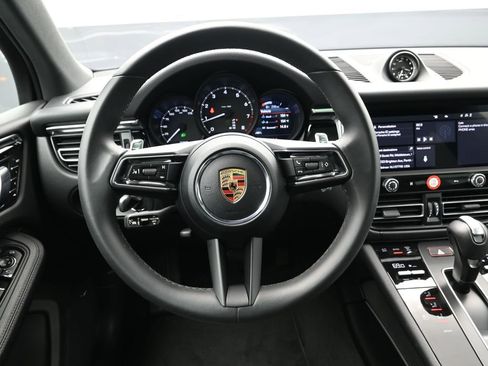 Certified 2025 Porsche Macan image 20