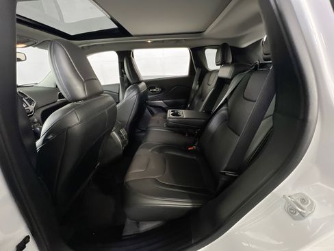 Used 2022 Jeep Cherokee Limited w/ Mopar Interior Package AWD/4WD image 24