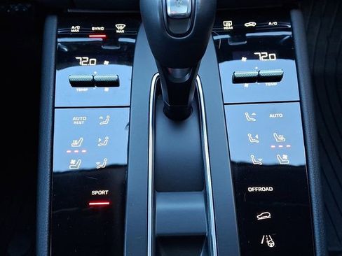 Certified 2026 Porsche Macan image 21