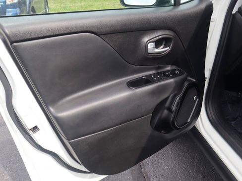 Used 2017 Jeep Renegade Altitude AWD/4WD image 59