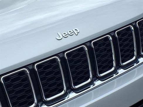 Certified 2024 Jeep Grand Cherokee Limited AWD/4WD image 32