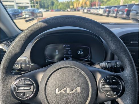 Used 2024 Kia Soul LX w/ Option Group 015 FWD image 14