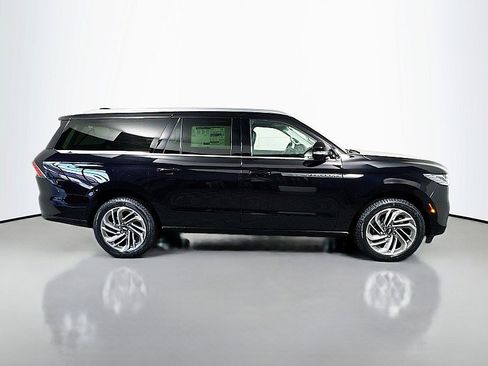 New 2025 Lincoln Navigator L Reserve image 8