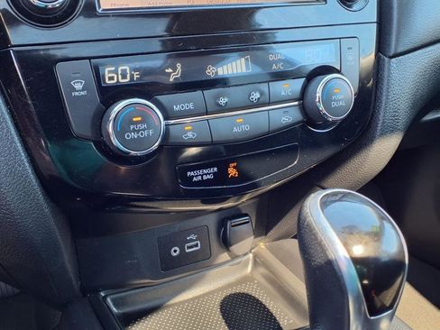 Used 2018 Nissan Rogue SV w/ Sun & Sound Touring Package AWD/4WD image 23