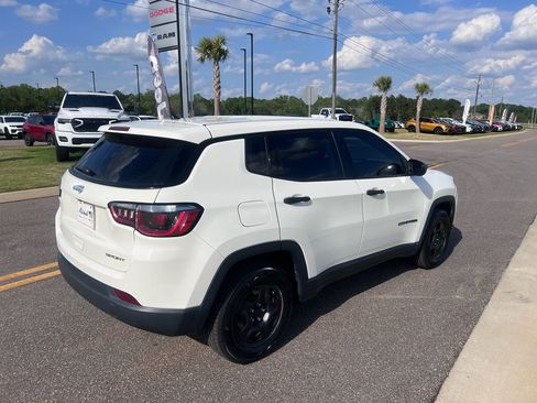 Used 2018 Jeep Compass Sport image 4