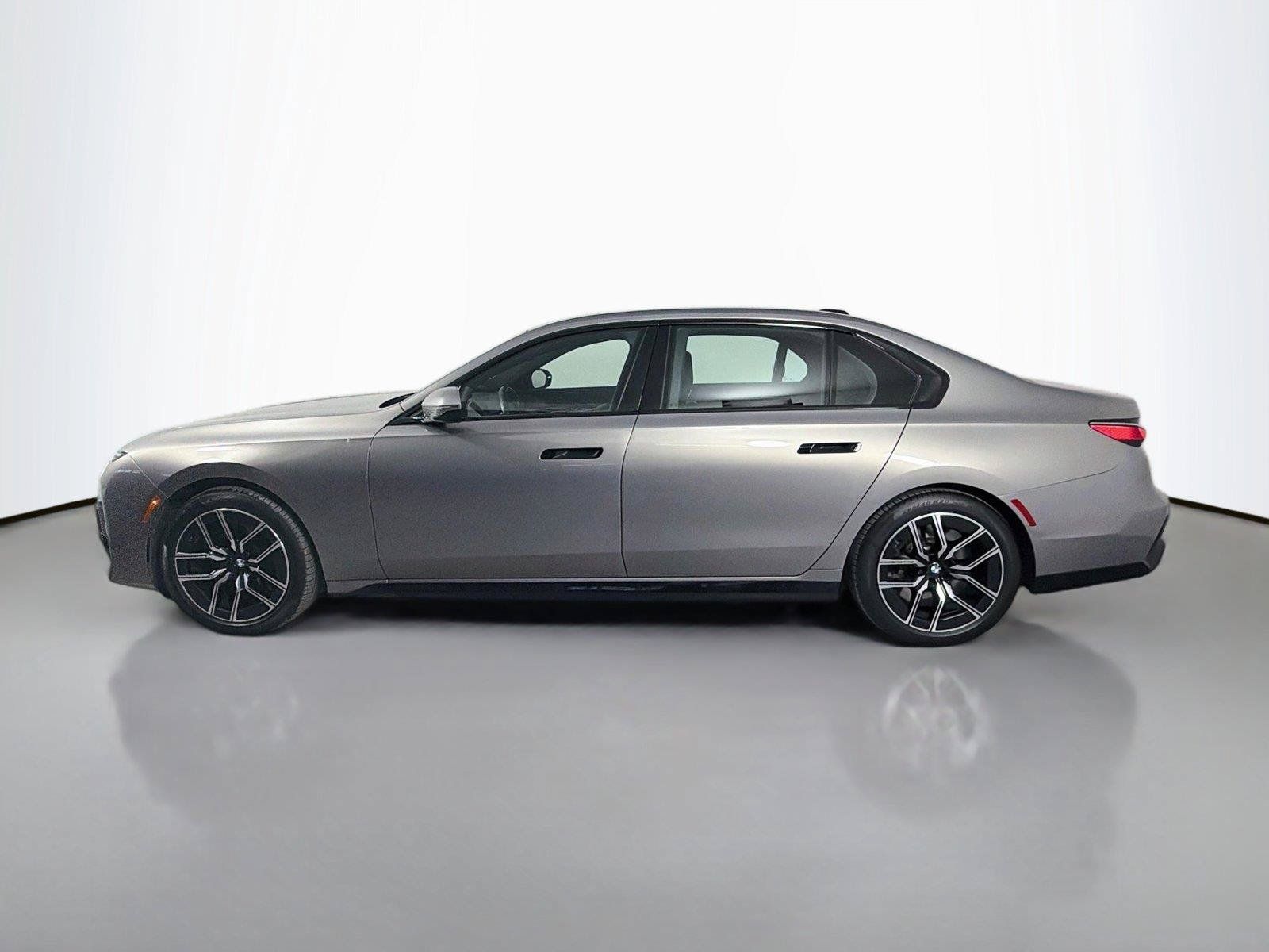 Used 2024 BMW 760i xDrive AWD/4WD image 8