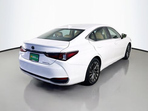 Used 2024 Lexus ES 300h Ultra Luxury image 10