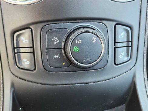 Used 2024 GMC Terrain SLT image 30