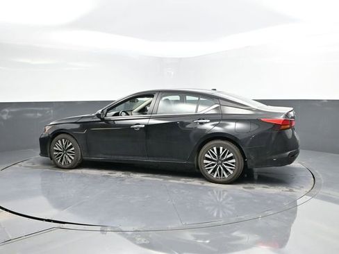 Used 2024 Nissan Altima 2.5 SV image 6