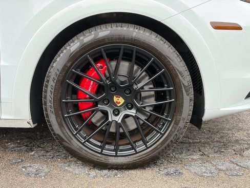 Used 2022 Porsche Cayenne GTS AWD/4WD image 12