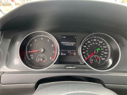 Used 2018 Volkswagen Golf S image 17