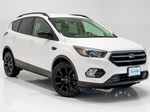 Used 2017 Ford Escape SE w/ SE Sport Appearance Package AWD/4WD image 6