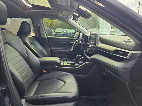 Used 2022 Toyota Highlander XLE image 8