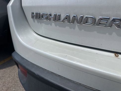 Used 2019 Toyota Highlander XLE AWD/4WD image 12