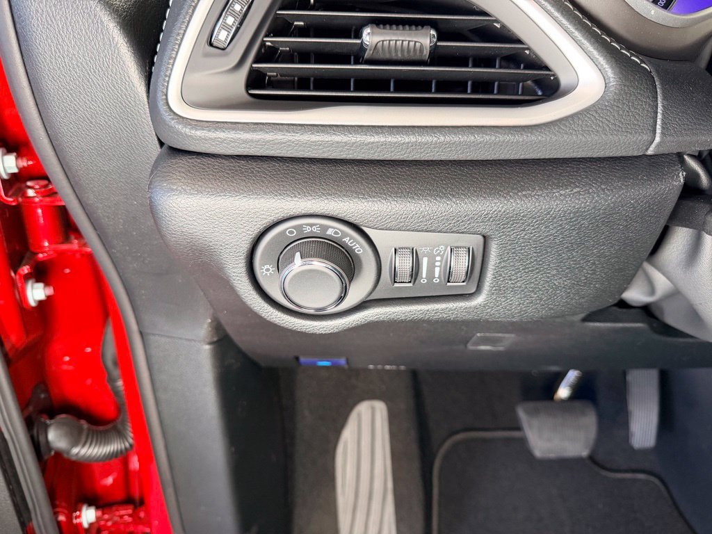 New 2027 Chrysler Pacifica Limited AWD/4WD image 18
