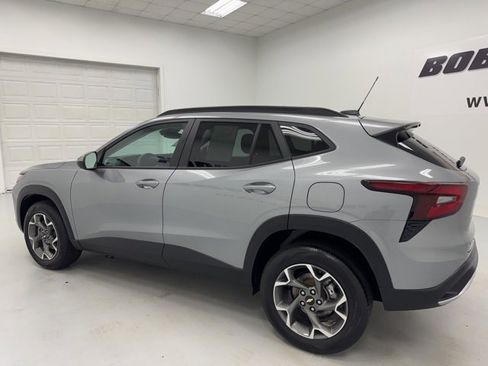 Used 2024 Chevrolet Trax LT image 7