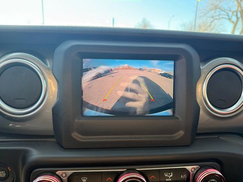 Used 2021 Jeep Wrangler Unlimited Sahara image 14