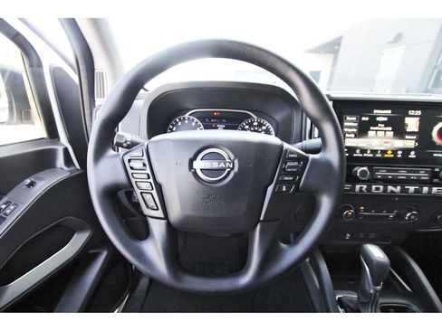 Used 2025 Nissan Frontier SV RWD image 14