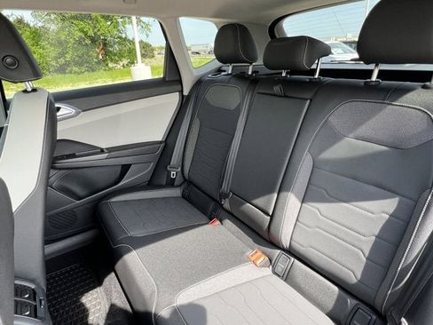 New 2025 Volkswagen Taos SE image 34