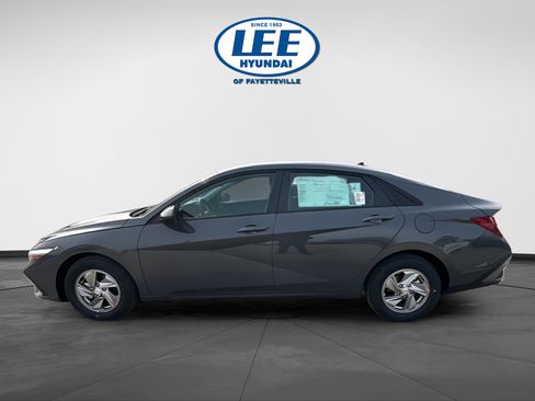 Certified 2026 Hyundai Elantra SE FWD image 3