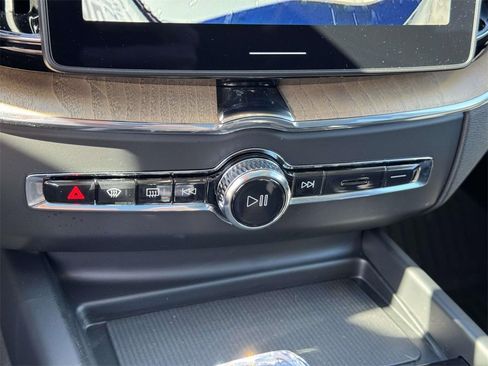 Certified 2026 Volvo XC60 B5 Plus w/ Climate Package image 27