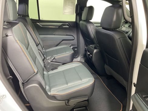 Used 2025 GMC Acadia AT4 image 25