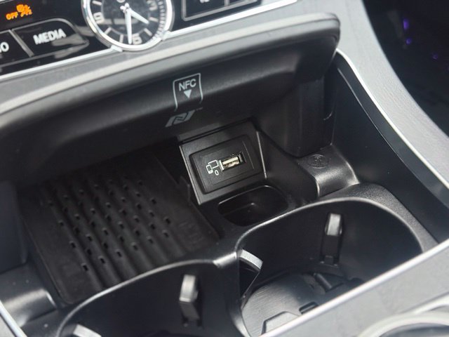 Used 2018 Mercedes-Benz E 300 4MATIC image 32