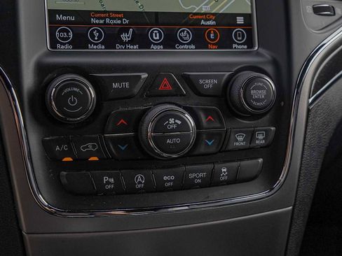 Used 2018 Jeep Grand Cherokee Limited image 19