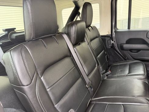 Used 2022 Jeep Wrangler Unlimited Sahara image 20