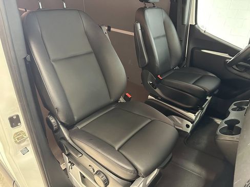 Used 2024 Mercedes-Benz Sprinter 2500 image 14