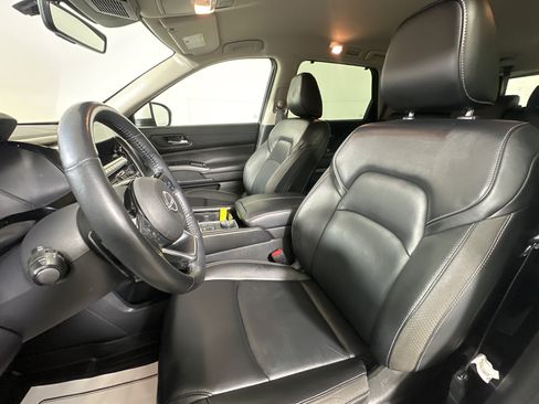 Used 2023 Nissan Pathfinder SL AWD/4WD image 9