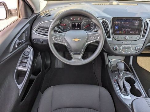 Used 2025 Chevrolet Malibu LT FWD image 13