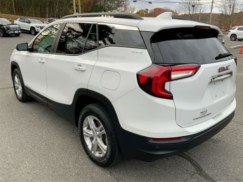 Used 2023 GMC Terrain SLE w/ Driver Convenience Package image 33