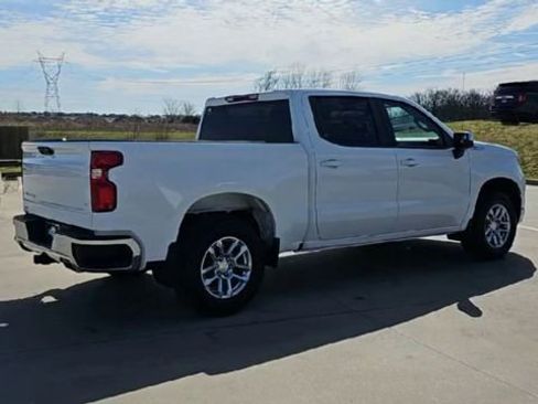 Used 2024 Chevrolet Silverado 1500 LT w/ Z71 Off-Road Package AWD/4WD image 8
