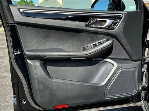 Used 2024 Porsche Macan image 20