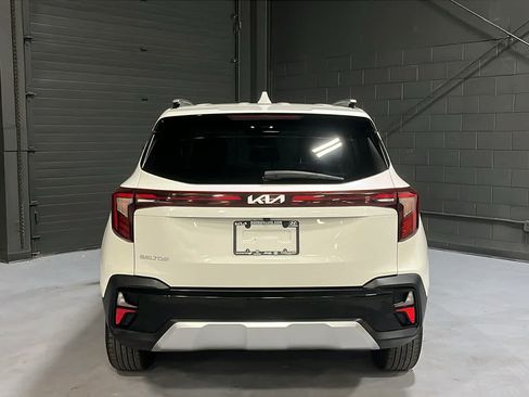 Used 2024 Kia Seltos EX FWD image 5