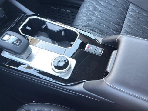 New 2026 Mitsubishi Outlander SEL FWD image 15