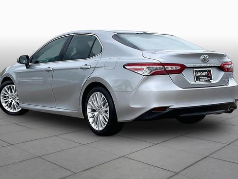 Used 2018 Toyota Camry XLE FWD image 12