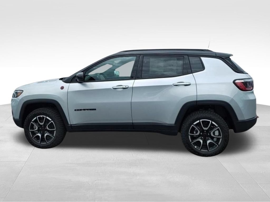 New 2026 Jeep Compass Trailhawk w/ Sun, Sound & Navigation Group AWD/4WD image 2
