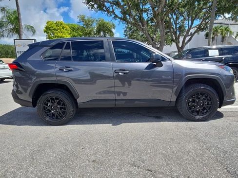 Used 2022 Toyota RAV4 LE FWD image 8